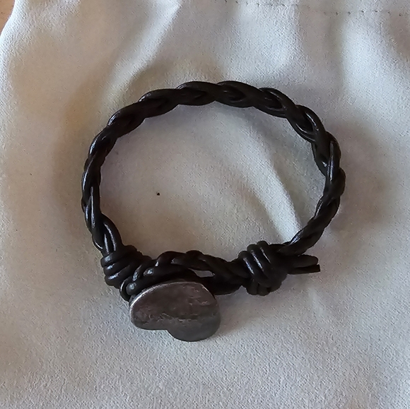 Retired James Avery Hammered Heart Braided Leather Bracelet - Picture 5 of 9